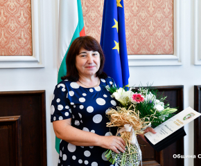 Кметът Стефан Радев връчи наградата „Аргира Жечкова“ на тазгодишния носител – Наташа Иванова   